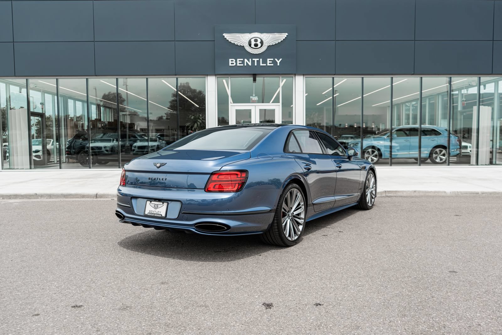 Certified 2025 Bentley Flying Spur Plug-In Hybrid AWD/4WD image 3
