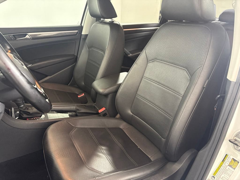 Used 2018 Volkswagen Passat 2.0T SE FWD image 21