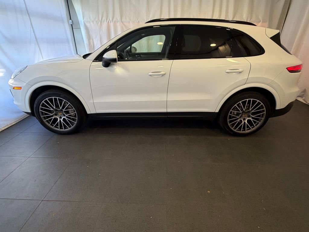Used 2022 Porsche Cayenne Platinum Edition AWD/4WD image 2