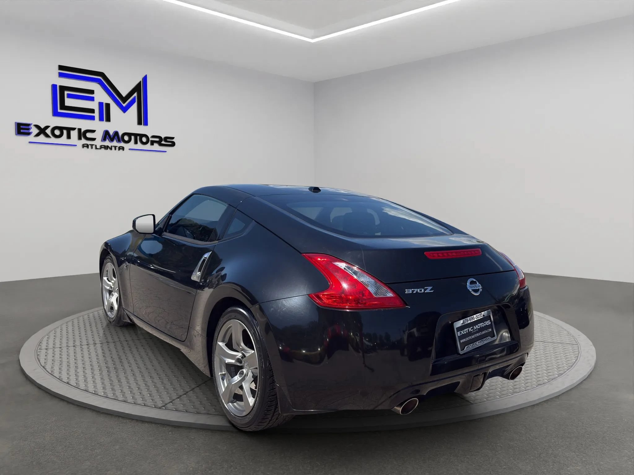 Used 2009 Nissan 370Z Touring RWD image 3