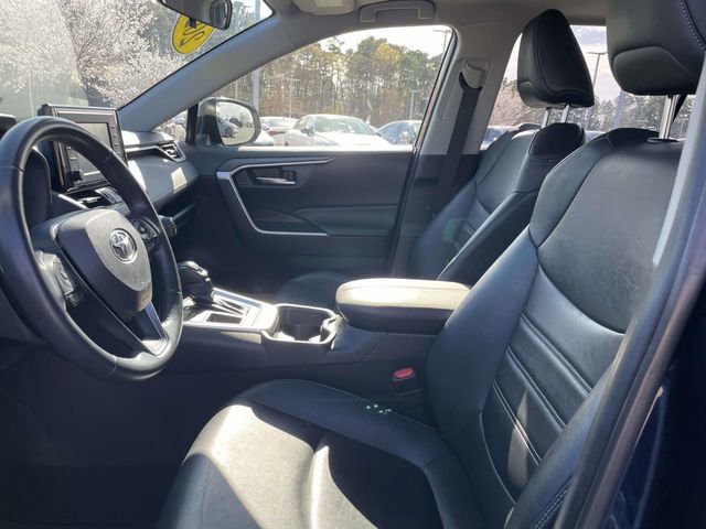 Used 2021 Toyota RAV4 XLE Premium image 3
