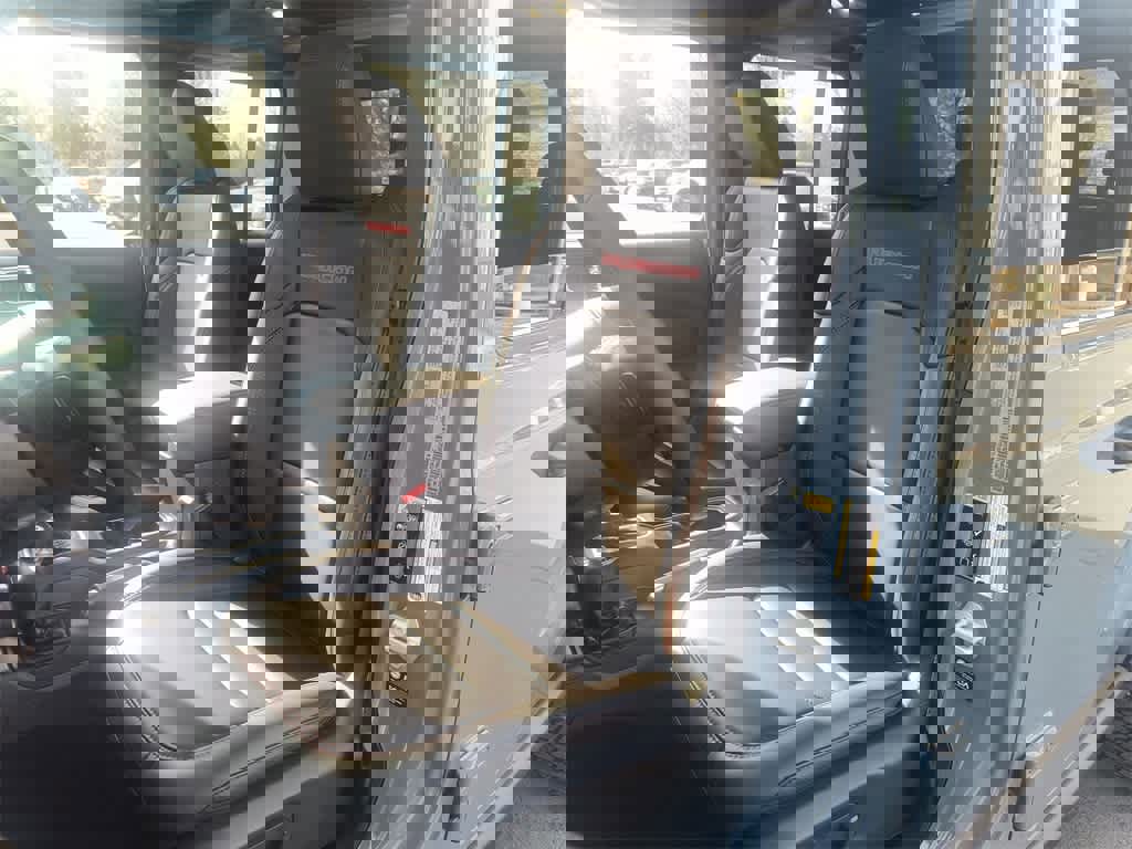 Used 2025 Jeep Gladiator Rubicon w/ Convenience Group image 11