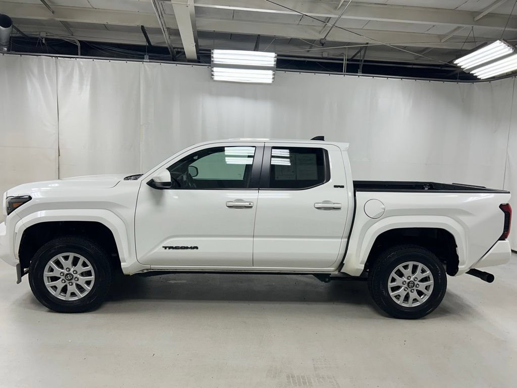 Used 2024 Toyota Tacoma SR5 AWD/4WD image 8