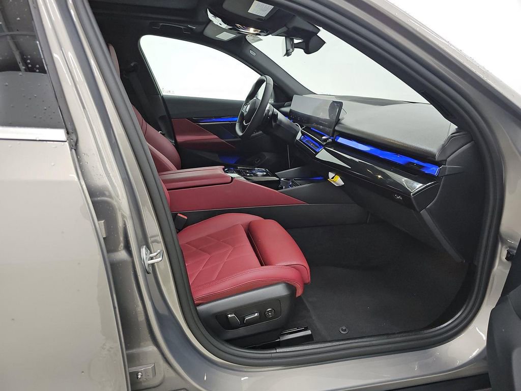 Used 2026 BMW 540i xDrive image 10