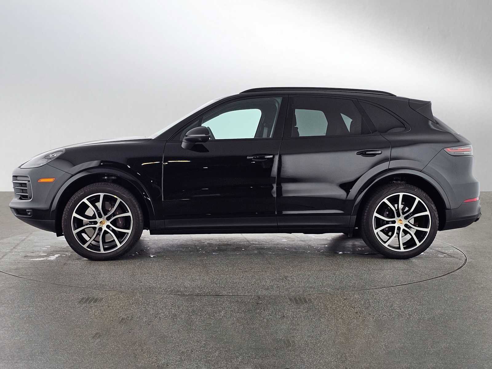 Used 2022 Porsche Cayenne Platinum Edition image 2