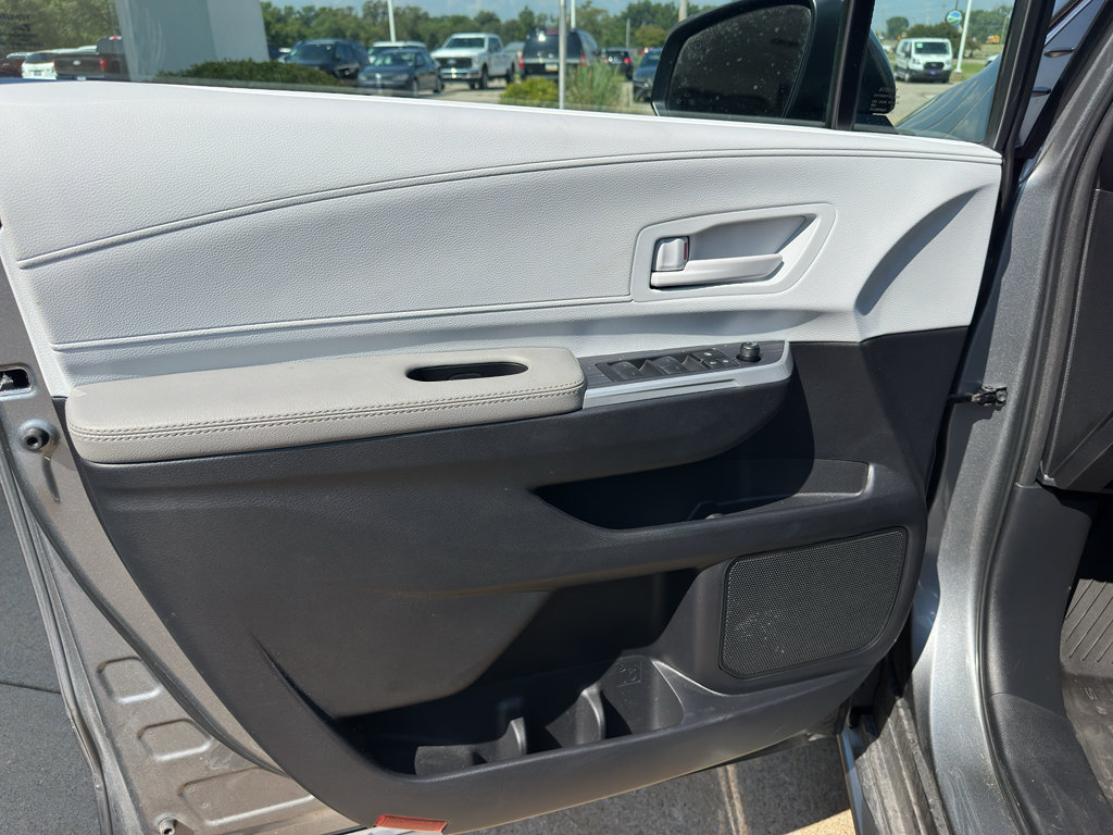 Used 2026 Toyota Sienna LE AWD/4WD image 14