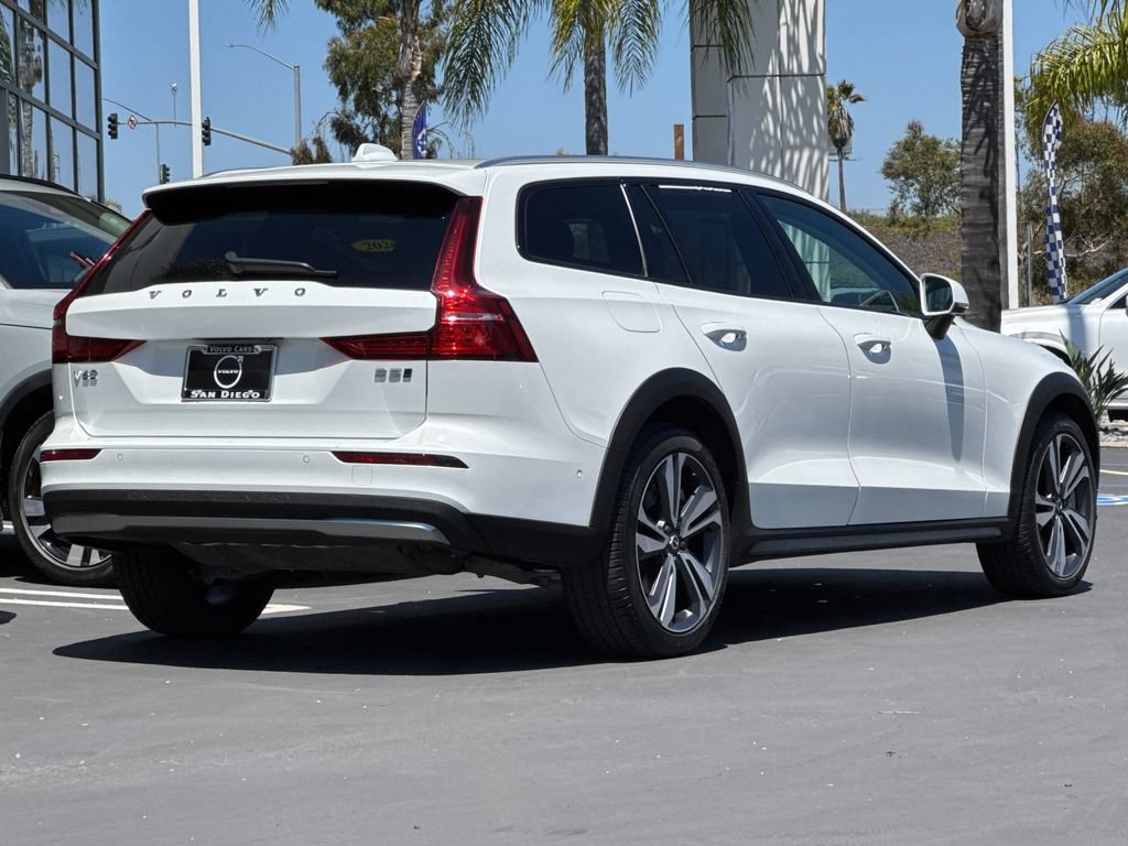 Certified 2025 Volvo V60 B5 Cross Country Plus AWD/4WD image 5