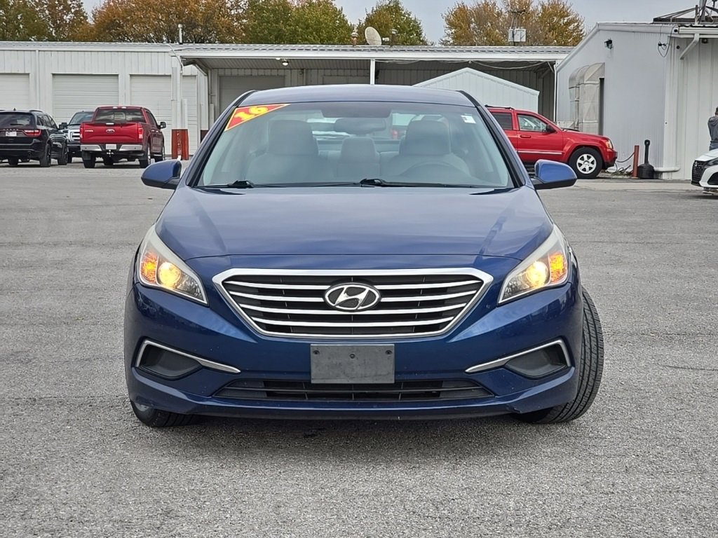 Used 2016 Hyundai Sonata SE image 2