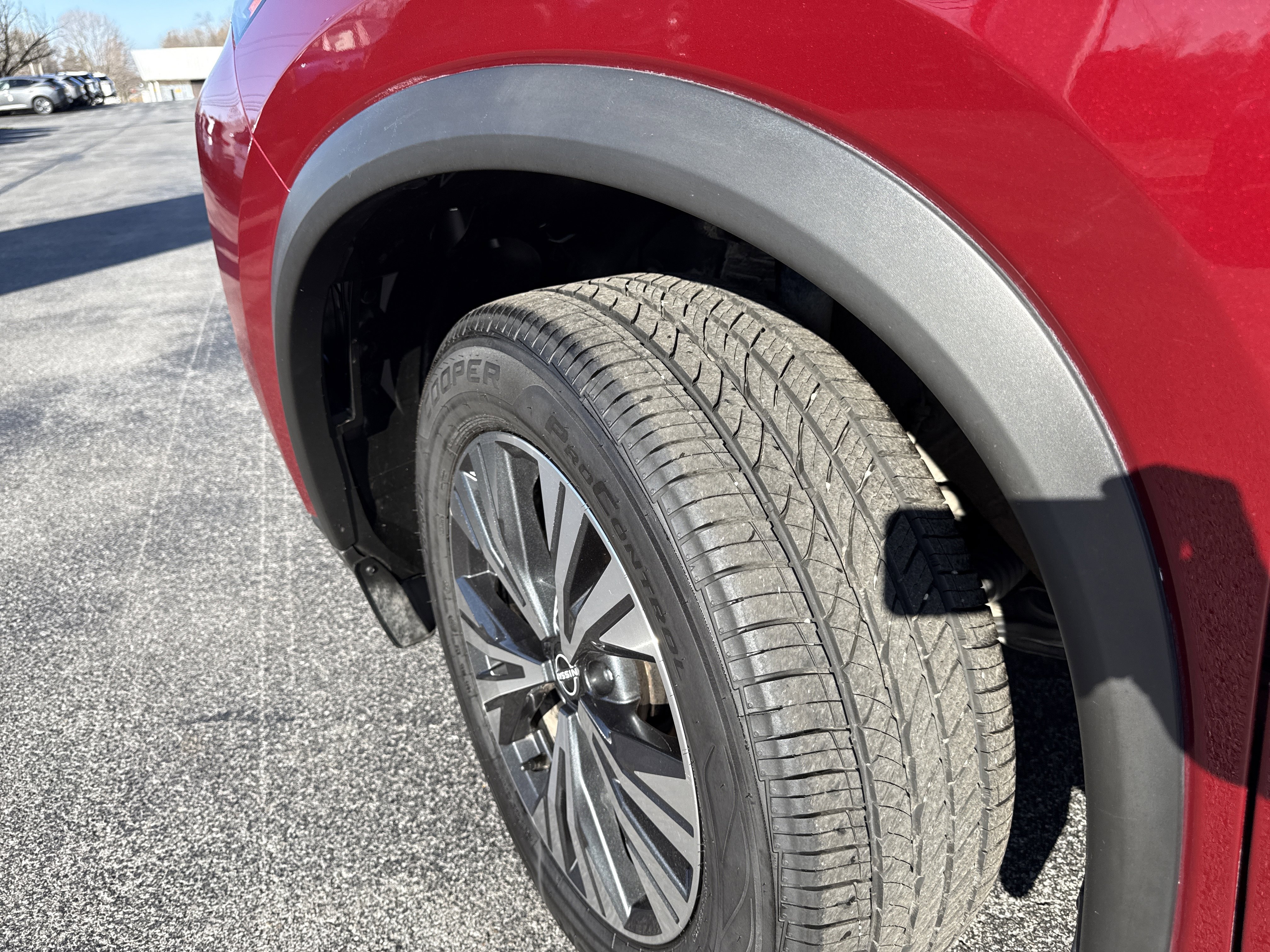 Used 2023 Nissan Rogue SV AWD/4WD image 3