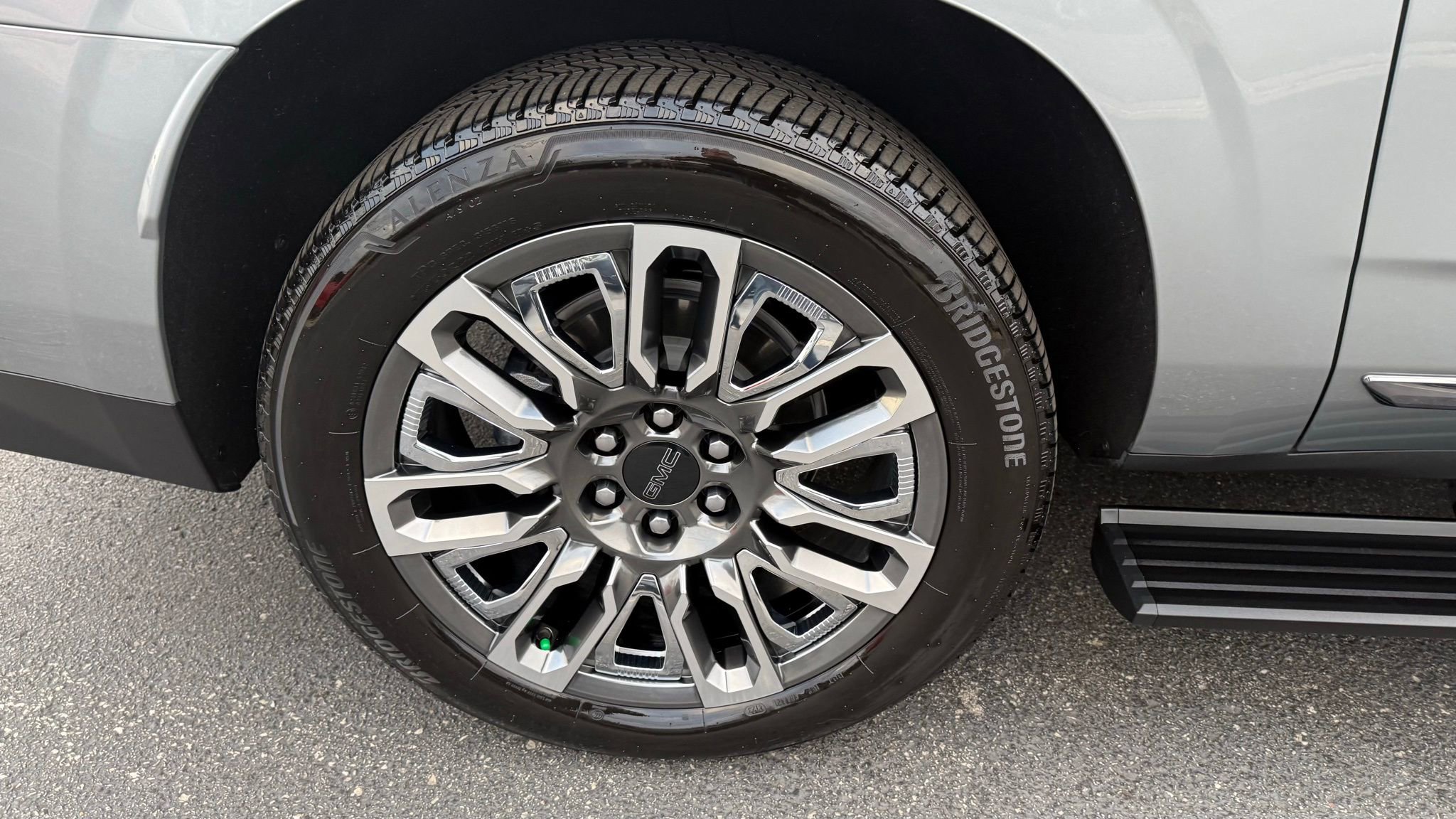 Used 2024 GMC Yukon XL Denali Ultimate image 16