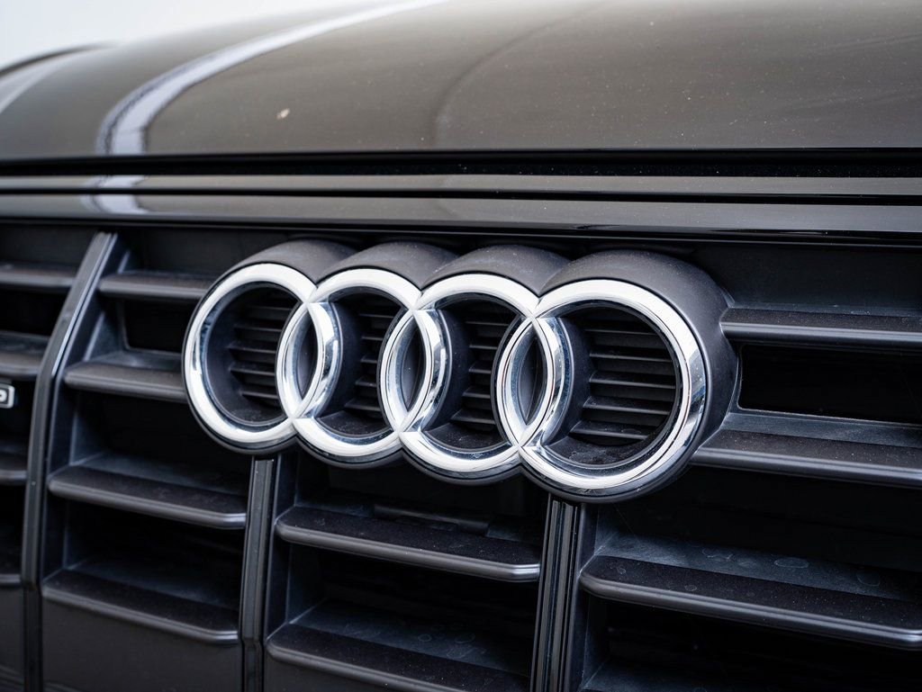 Certified 2025 Audi Q5 2.0T Premium w/ Convenience Plus Package image 3