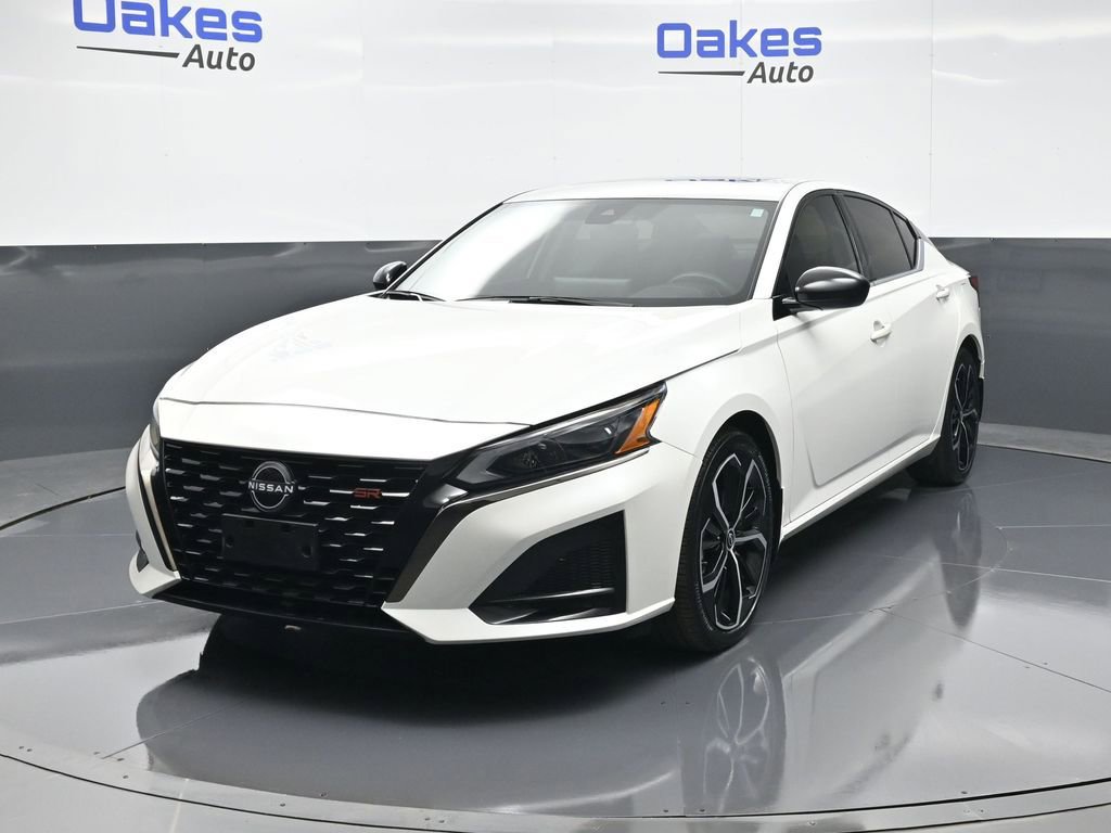 Used 2024 Nissan Altima 2.5 SR w/ SR Premium Package image 4