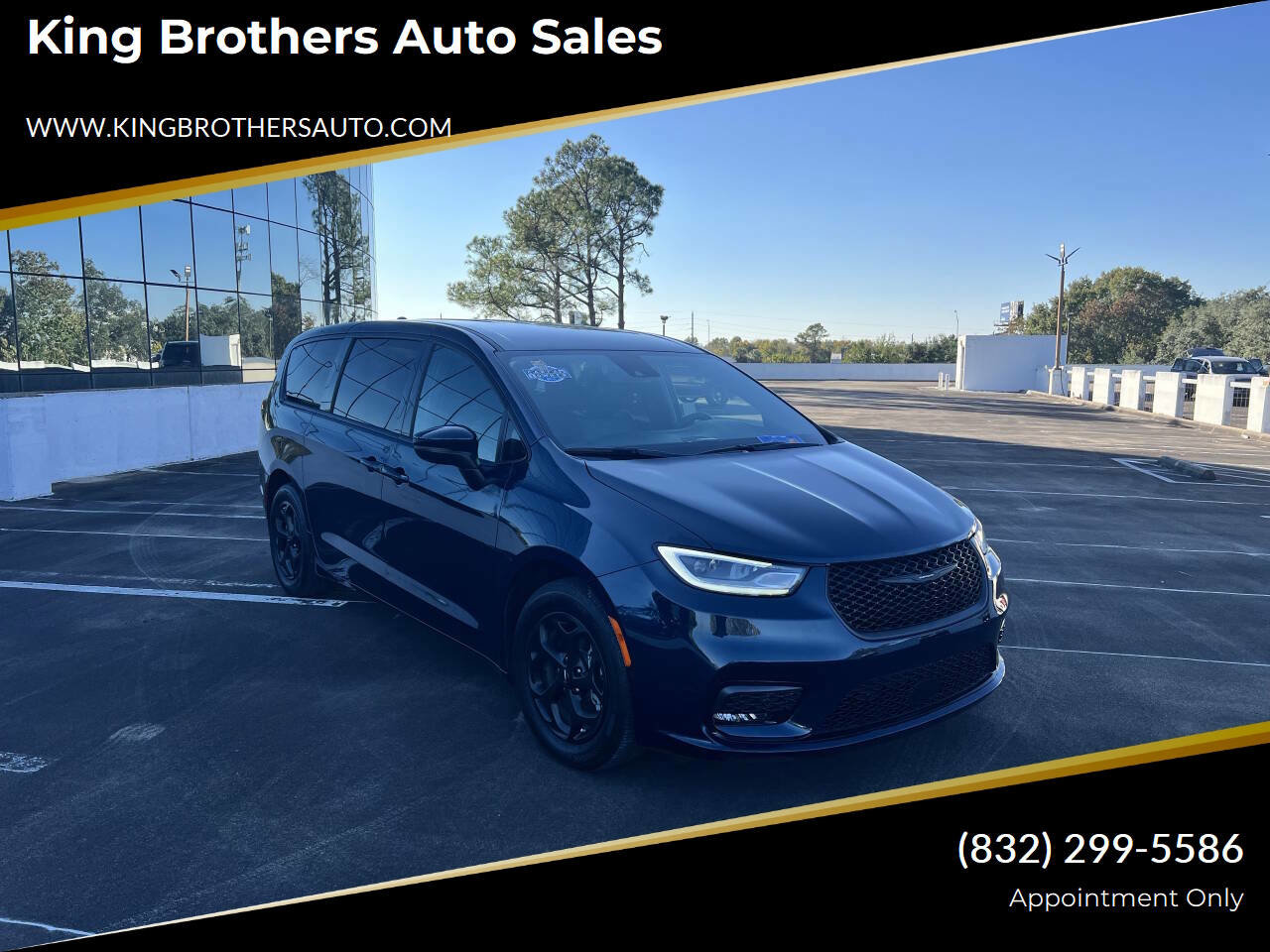 Used 2023 Chrysler Pacifica Touring-L w/ S Appearance Package