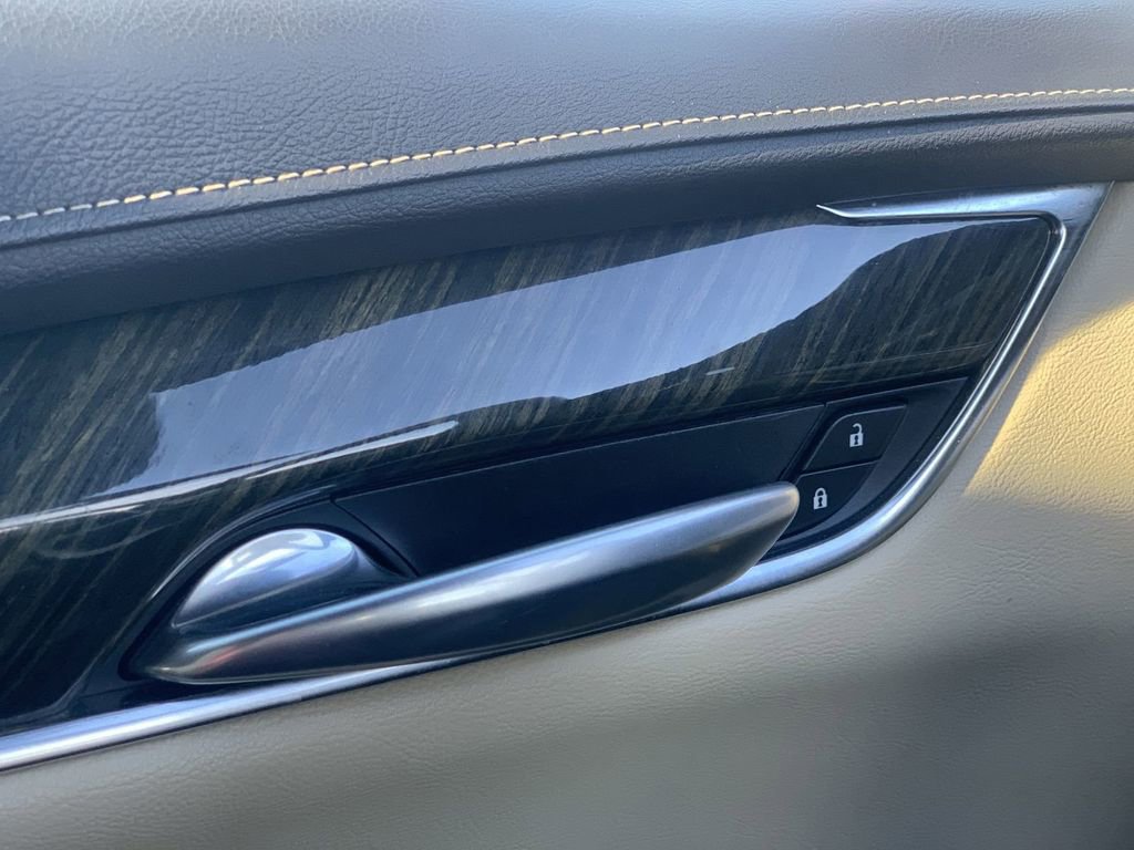 Certified 2017 Cadillac XT5 FWD image 16