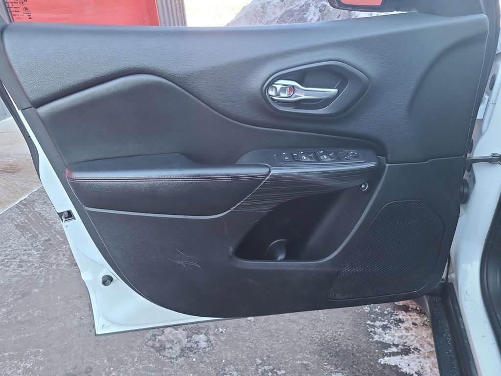 Used 2015 Jeep Cherokee Trailhawk image 18