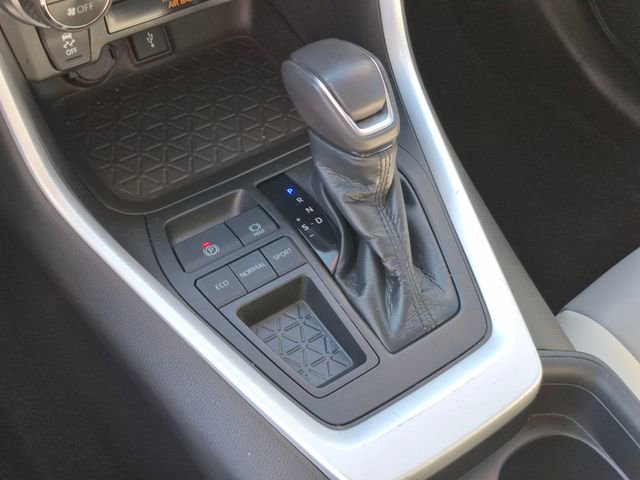 Used 2021 Toyota RAV4 XLE Premium image 12