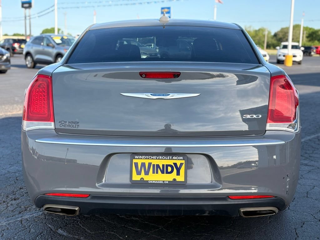 Used 2019 Chrysler 300 Touring w/ Chrome Appearance Package RWD image 5