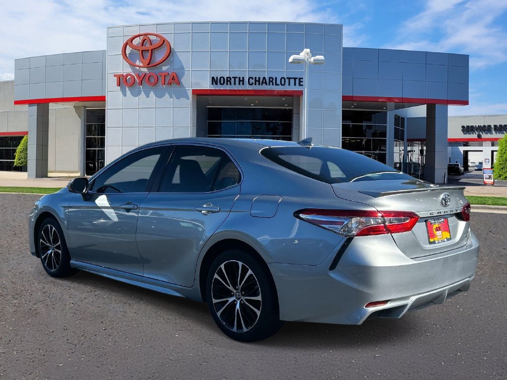 Used 2020 Toyota Camry SE FWD image 6