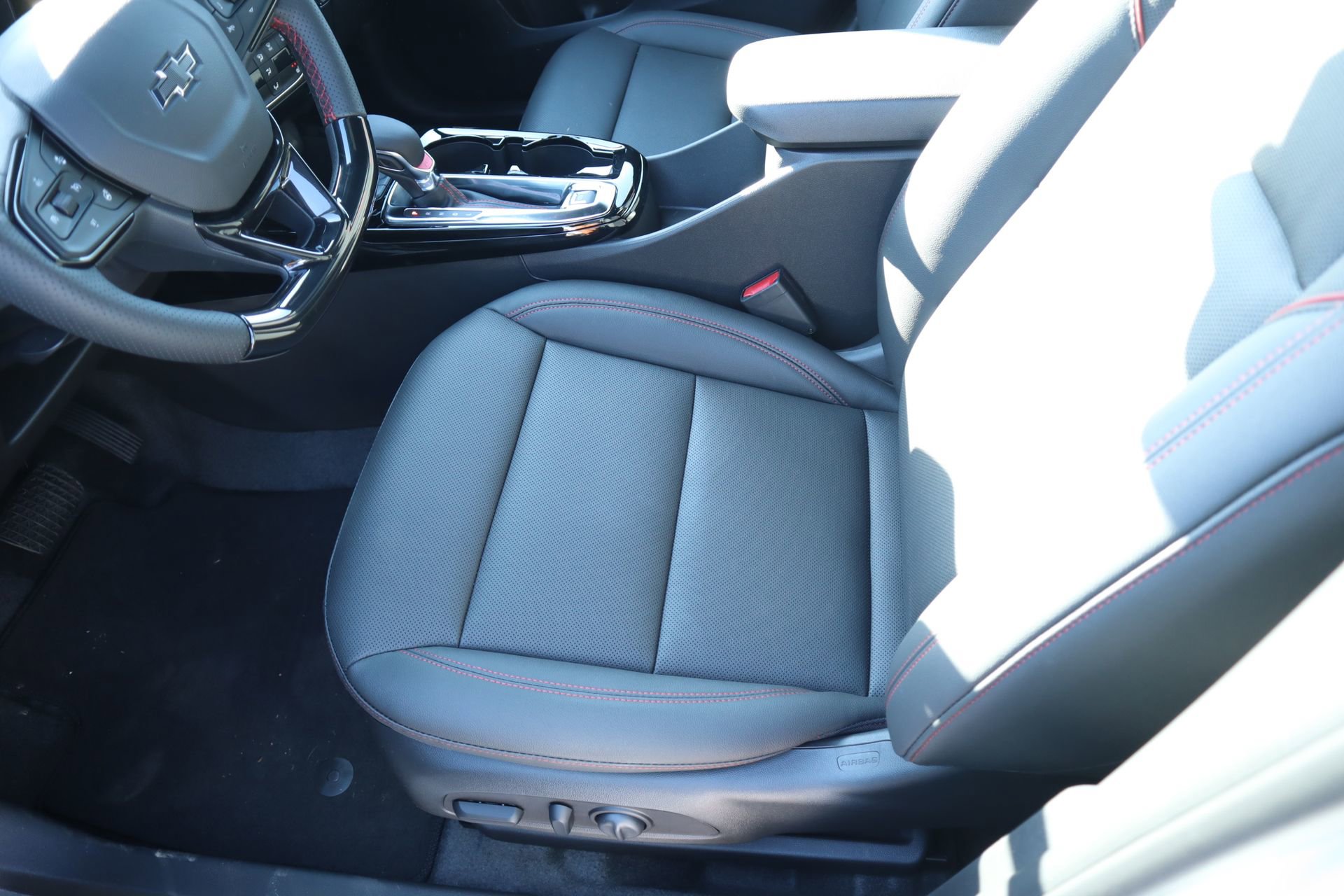 New 2026 Chevrolet Trax RS w/ Driver Confidence Package image 11