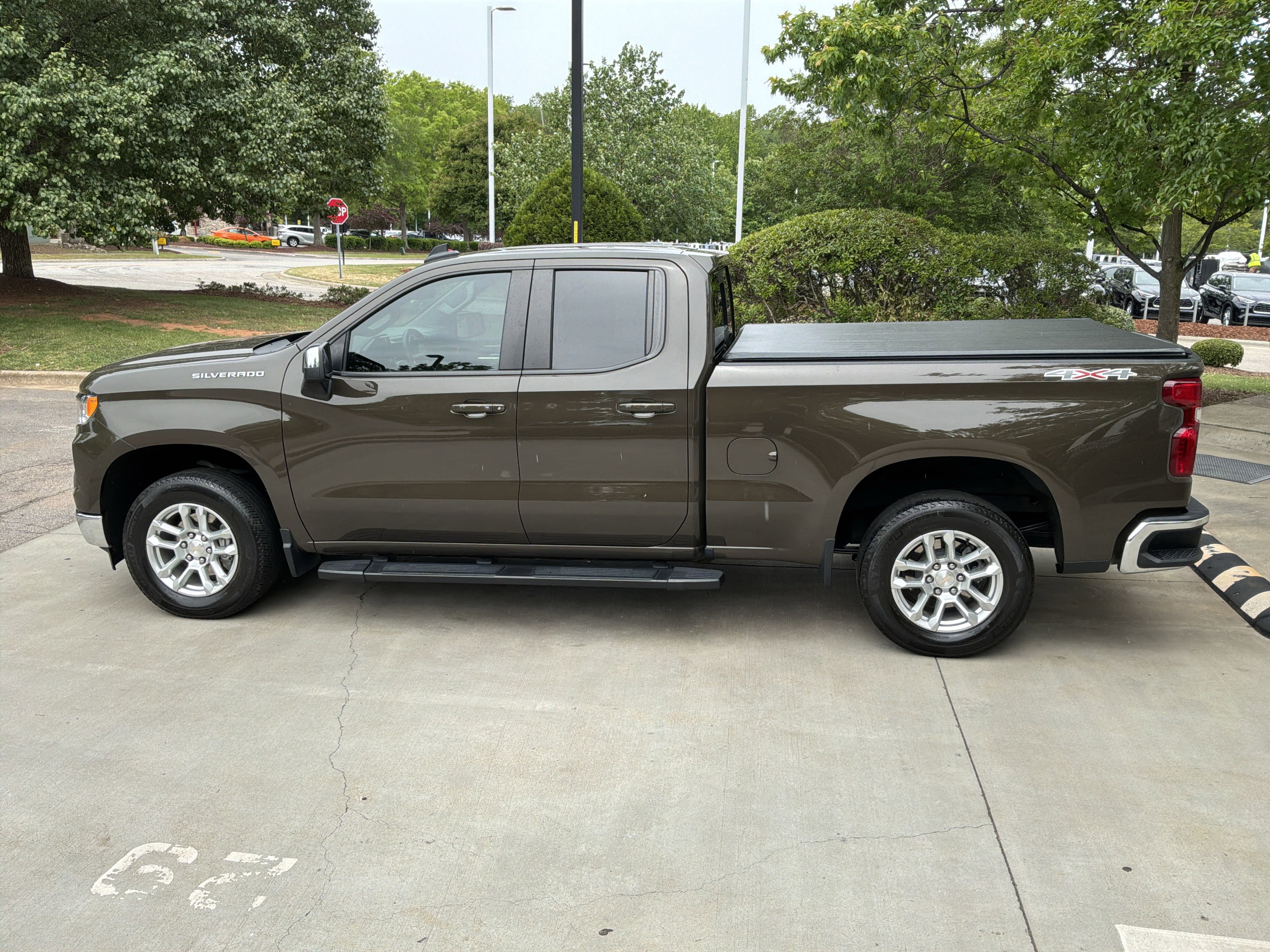 Used 2023 Chevrolet Silverado 1500 LT w/ Convenience Package II AWD/4WD image 7