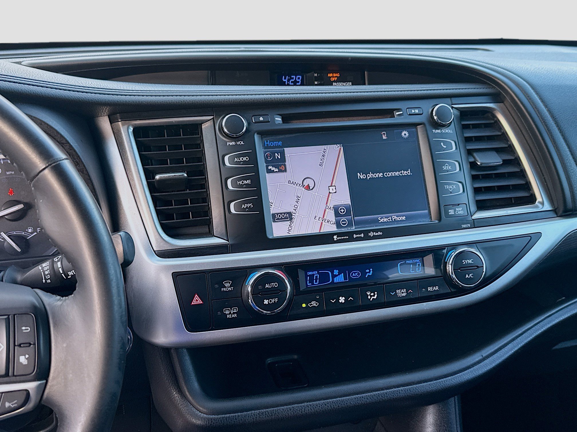 Used 2018 Toyota Highlander SE image 12