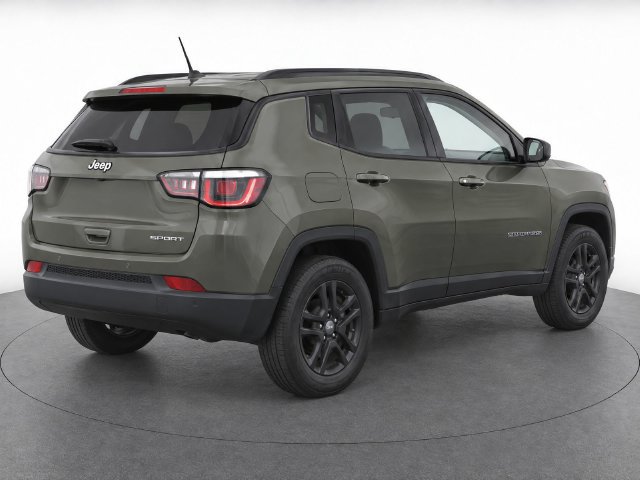 Used 2018 Jeep Compass Sport w/ Tech Group FWD image 4