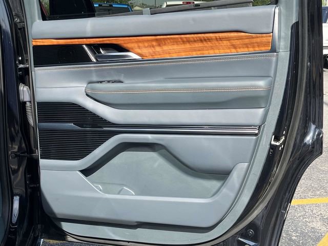 Used 2022 Jeep Grand Wagoneer Series II image 24