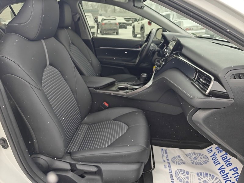 Used 2024 Toyota Camry SE image 18