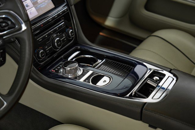 Used 2012 Jaguar XJ L image 22