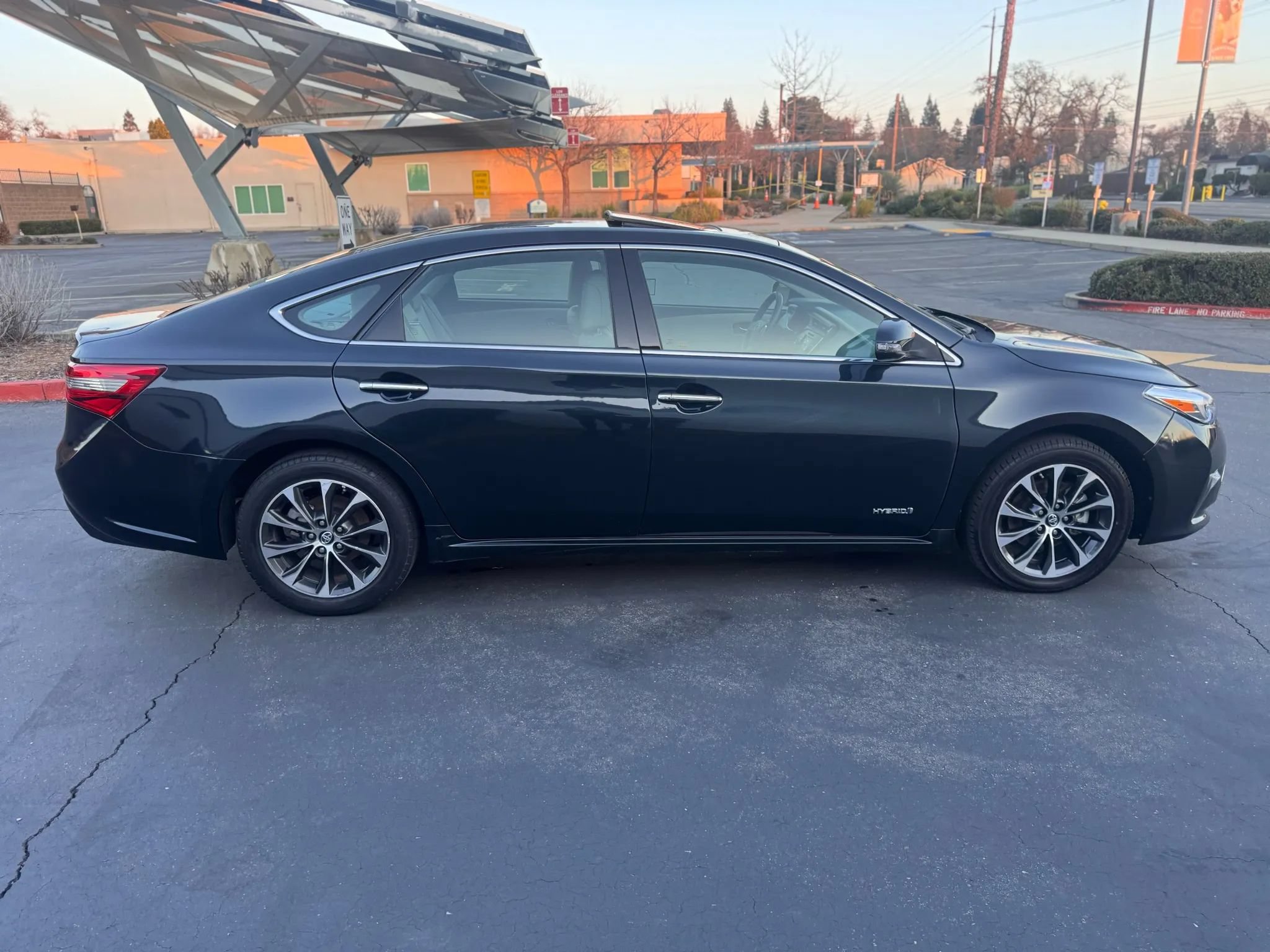 Used 2018 Toyota Avalon XLE Plus w/ Carpet Mat Package FWD image 7