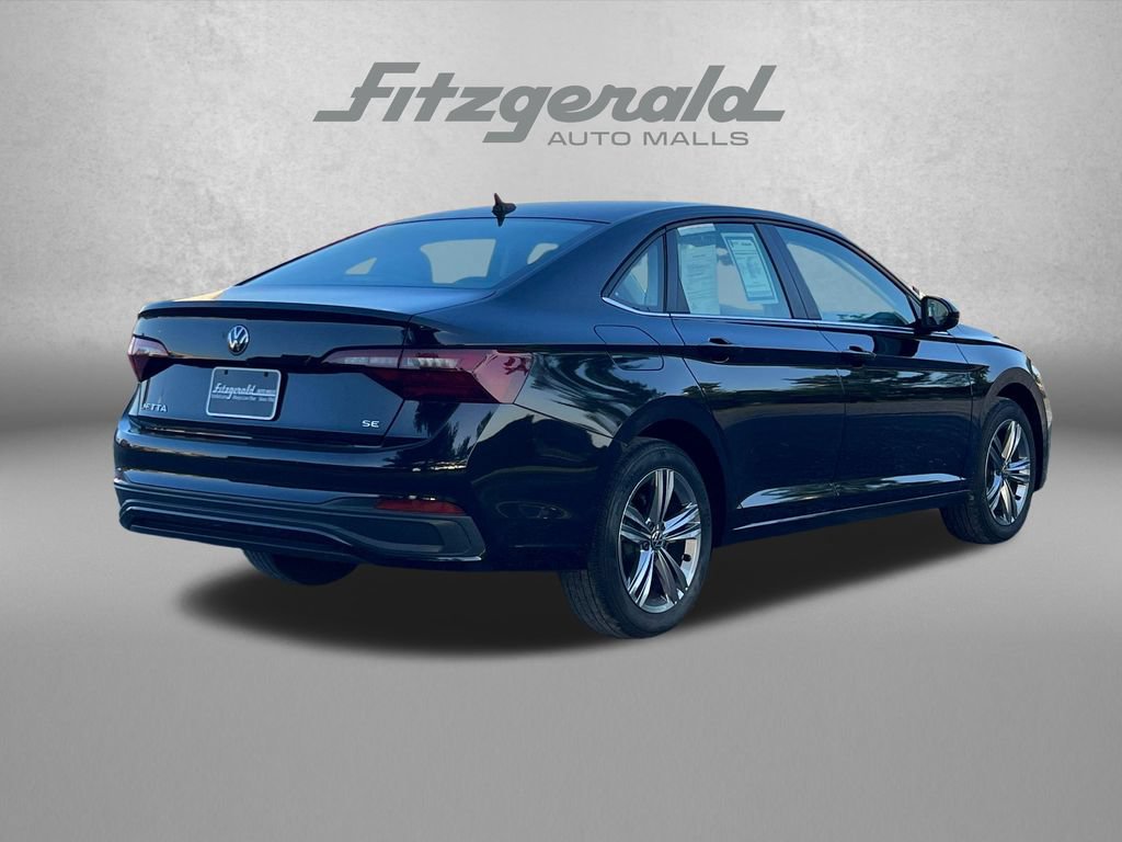 Used 2024 Volkswagen Jetta SE FWD image 8