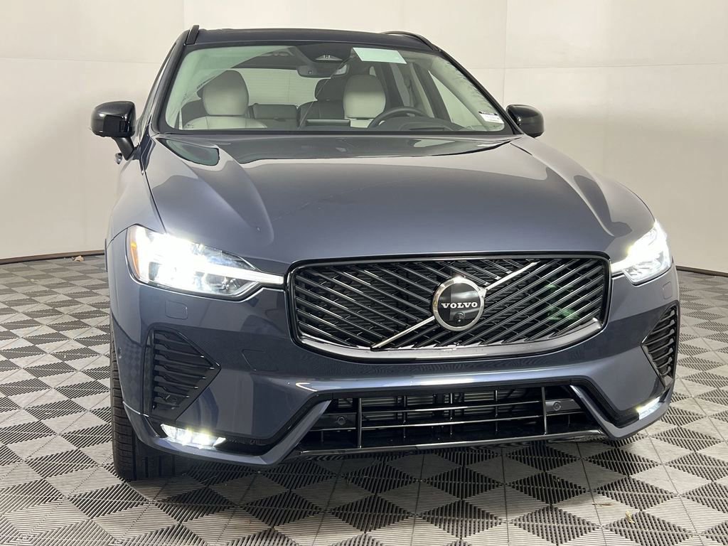 New 2026 Volvo XC60 B5 Ultra w/ Climate Package image 3