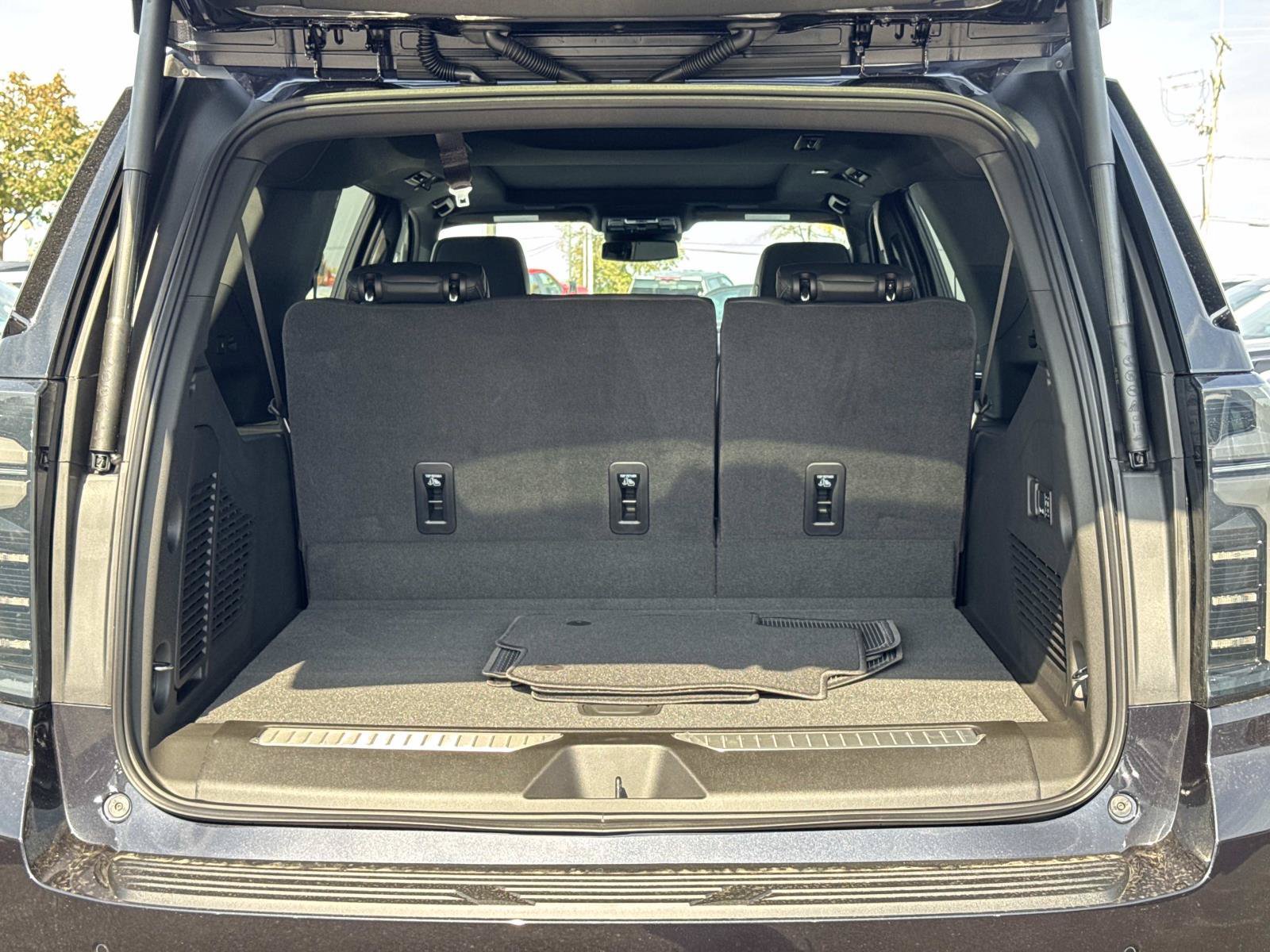 New 2027 Chevrolet Suburban RST w/ Comfort Package AWD/4WD image 13