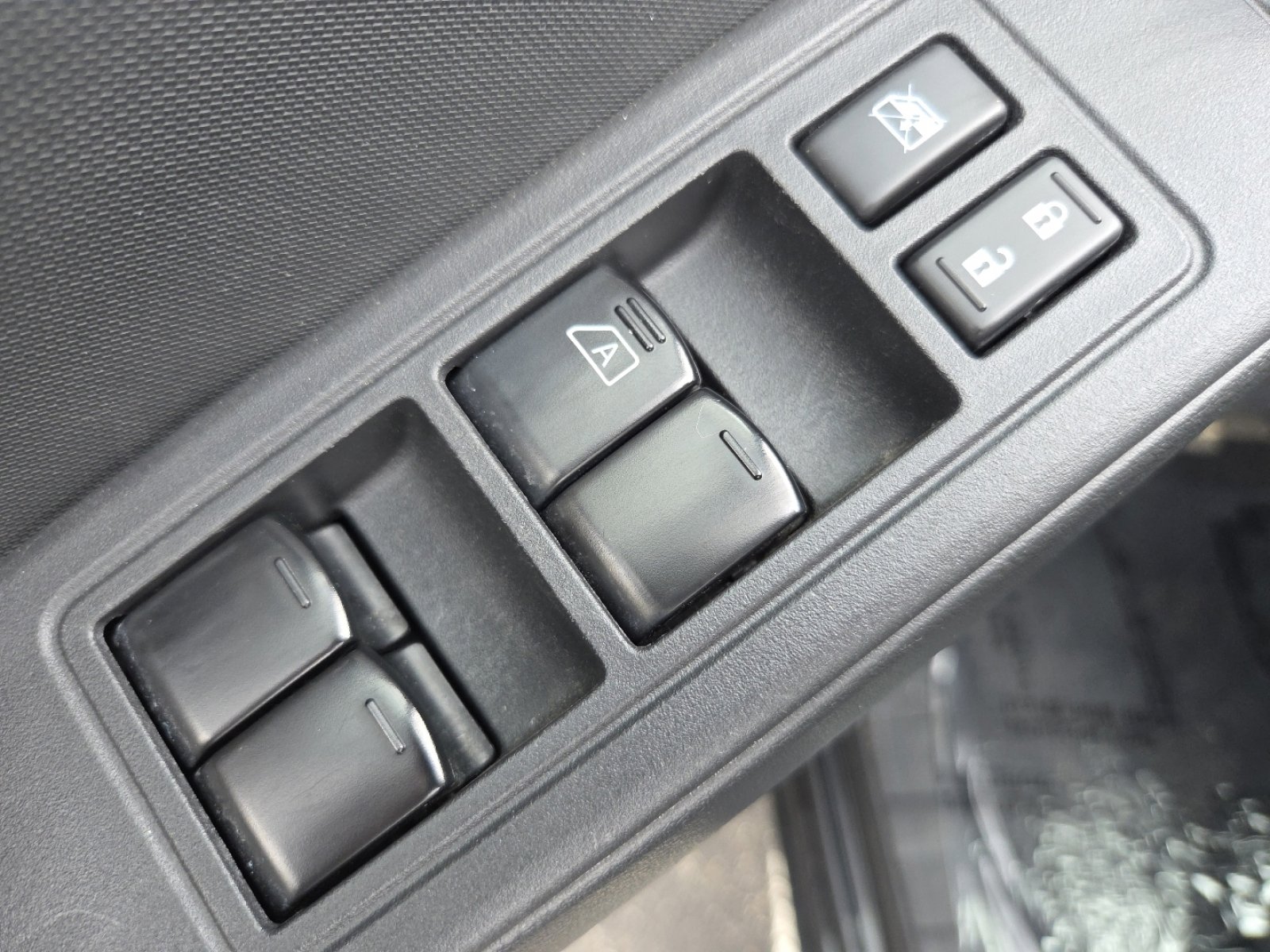 Used 2023 Nissan Frontier SV image 25