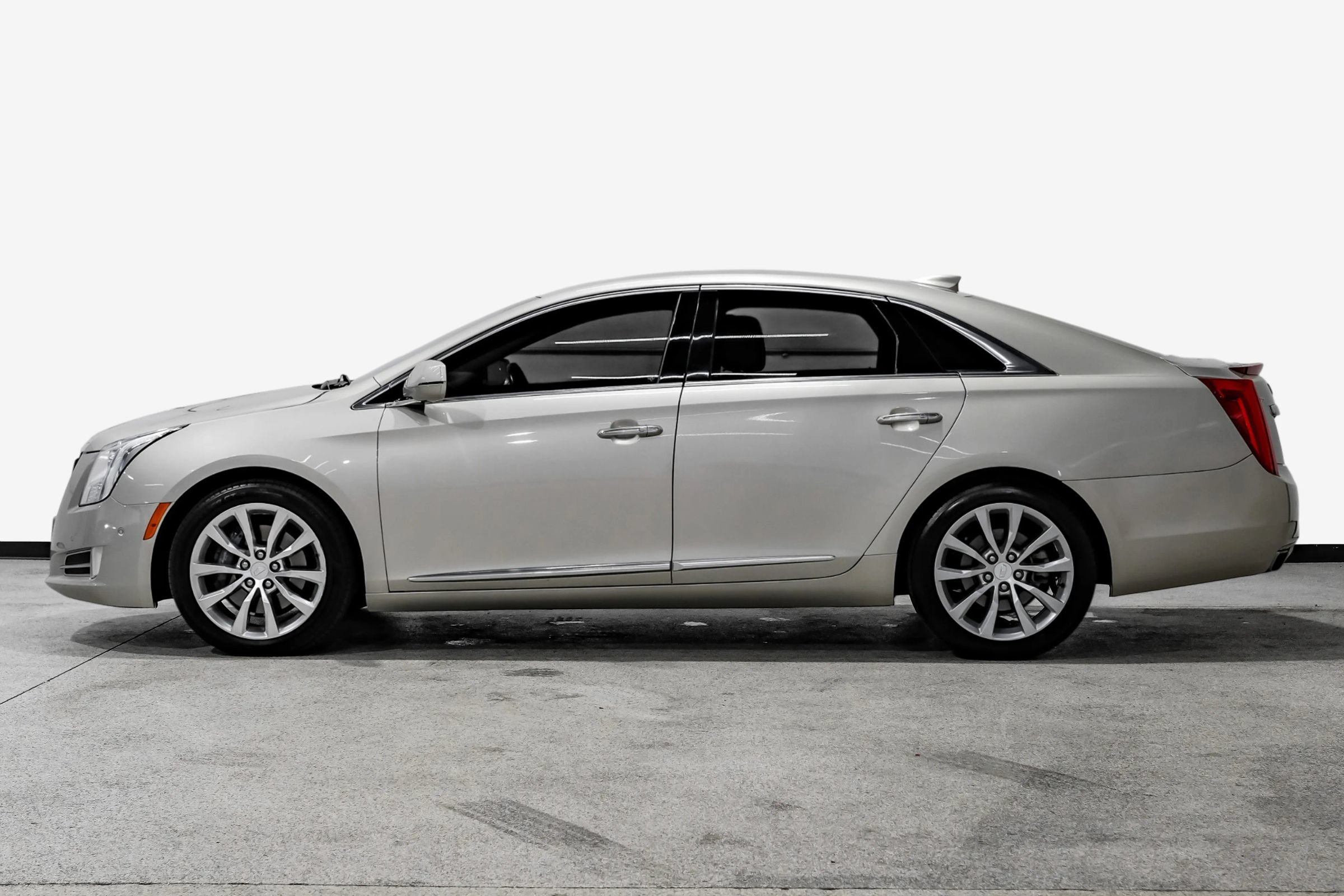 Used 2016 Cadillac XTS Luxury w/ Driver Awareness Package FWD image 9