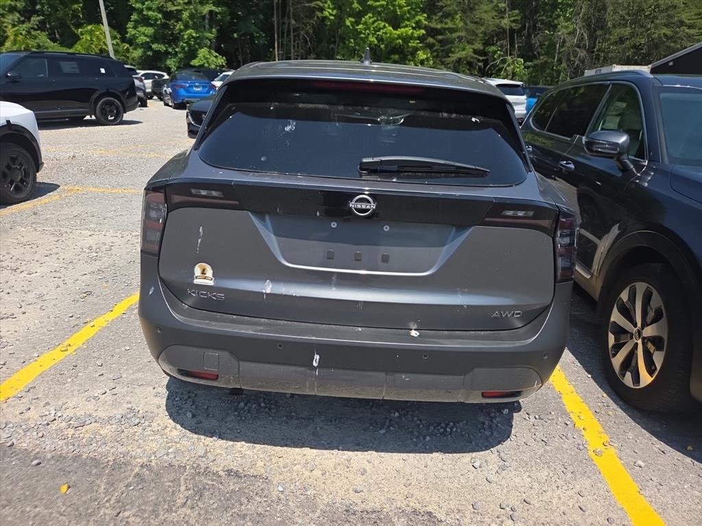 Used 2025 Nissan Kicks SV AWD/4WD image 5