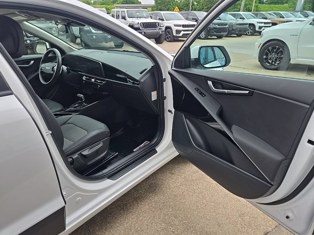 Used 2024 Kia Niro EX FWD image 70