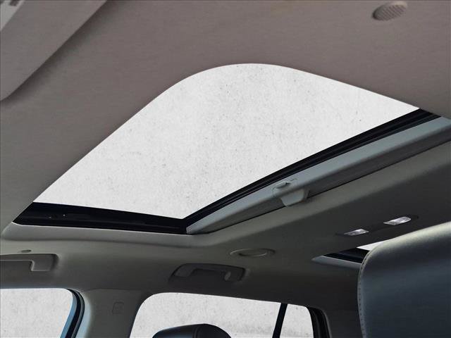 Used 2020 Chevrolet Traverse RS w/ LPO, 'HIT The Road' Package AWD/4WD image 16