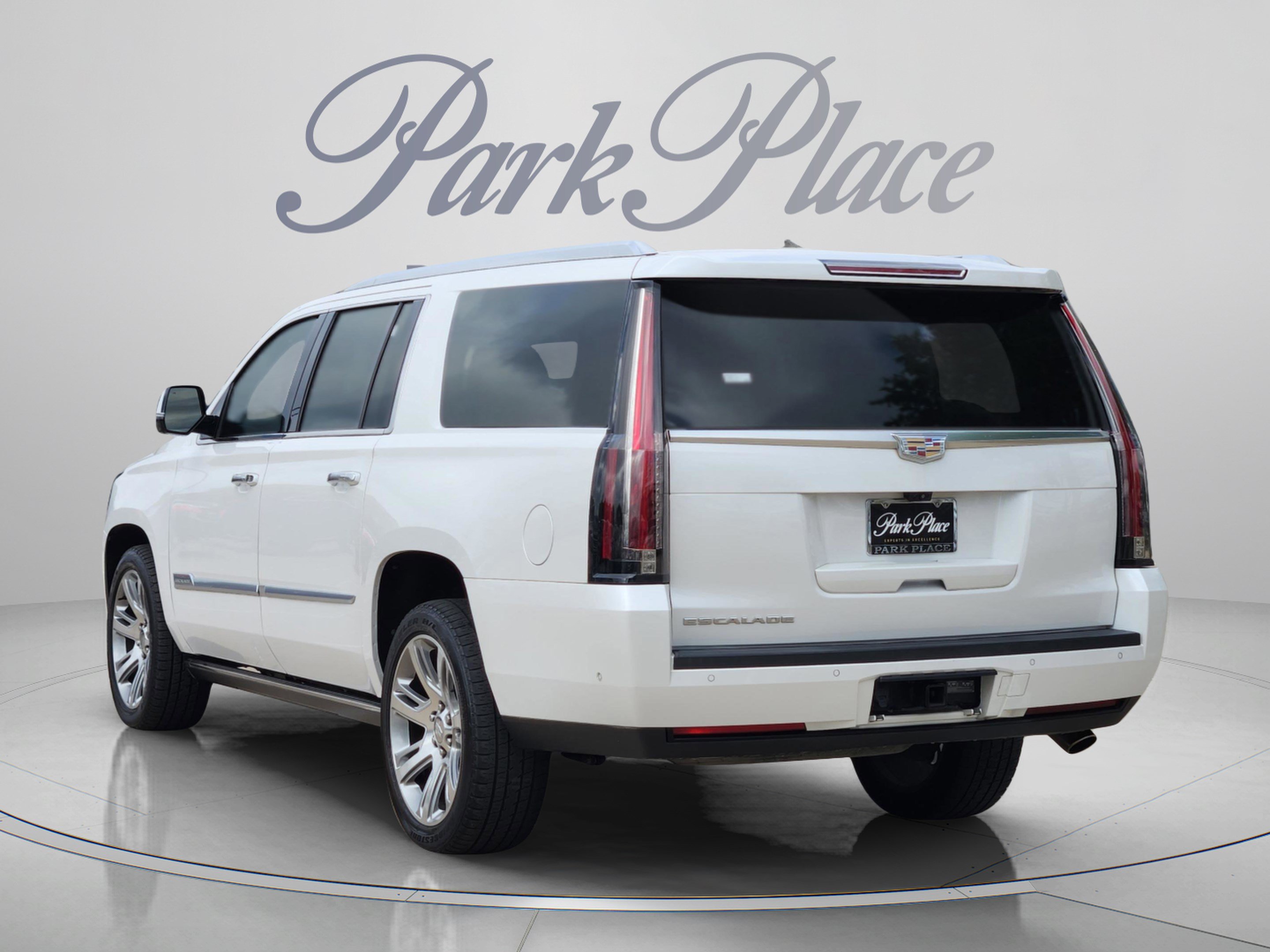 Used 2018 Cadillac Escalade ESV Premium Luxury AWD/4WD image 3