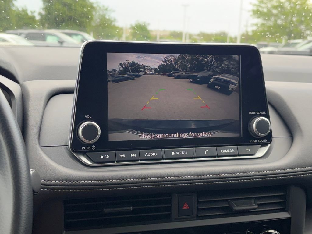 Used 2025 Nissan Rogue S FWD image 18
