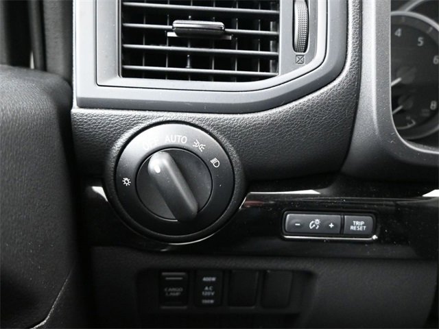 Used 2024 Nissan Titan SV w/ SV Convenience Package image 20