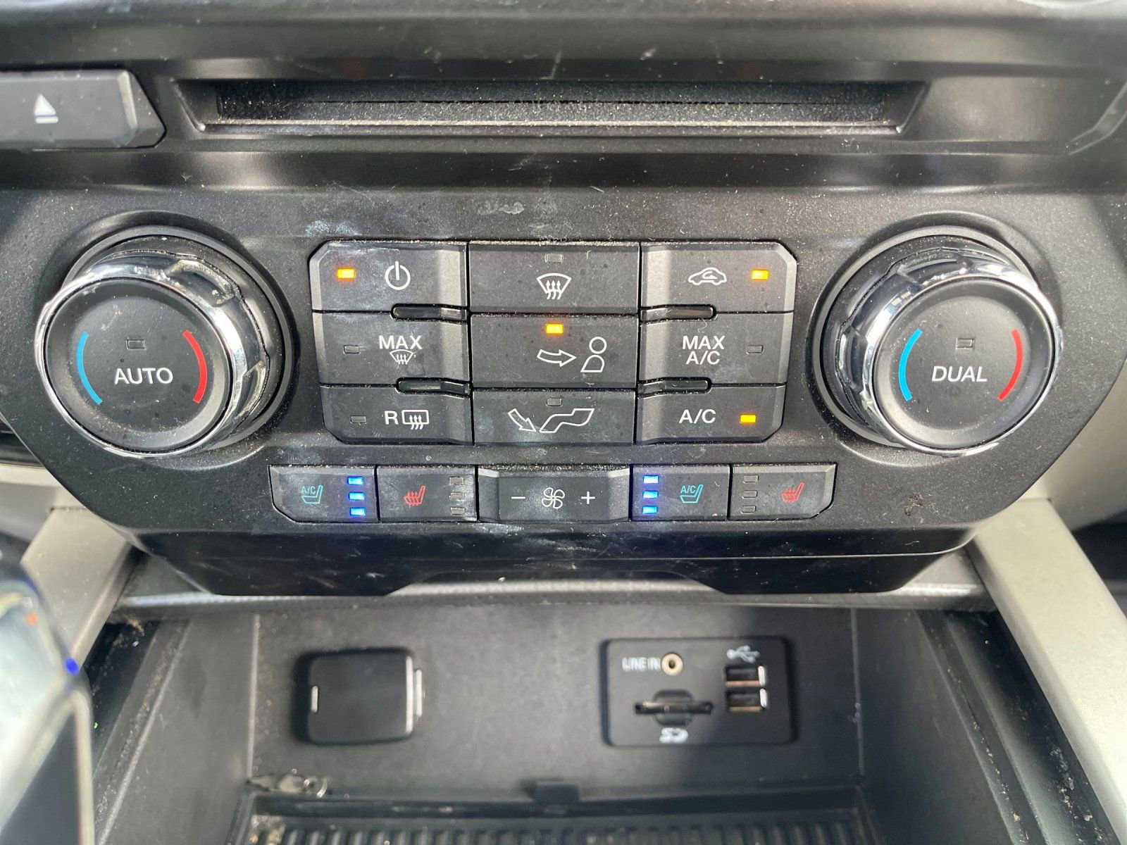 Used 2015 Ford F150 Lariat image 31