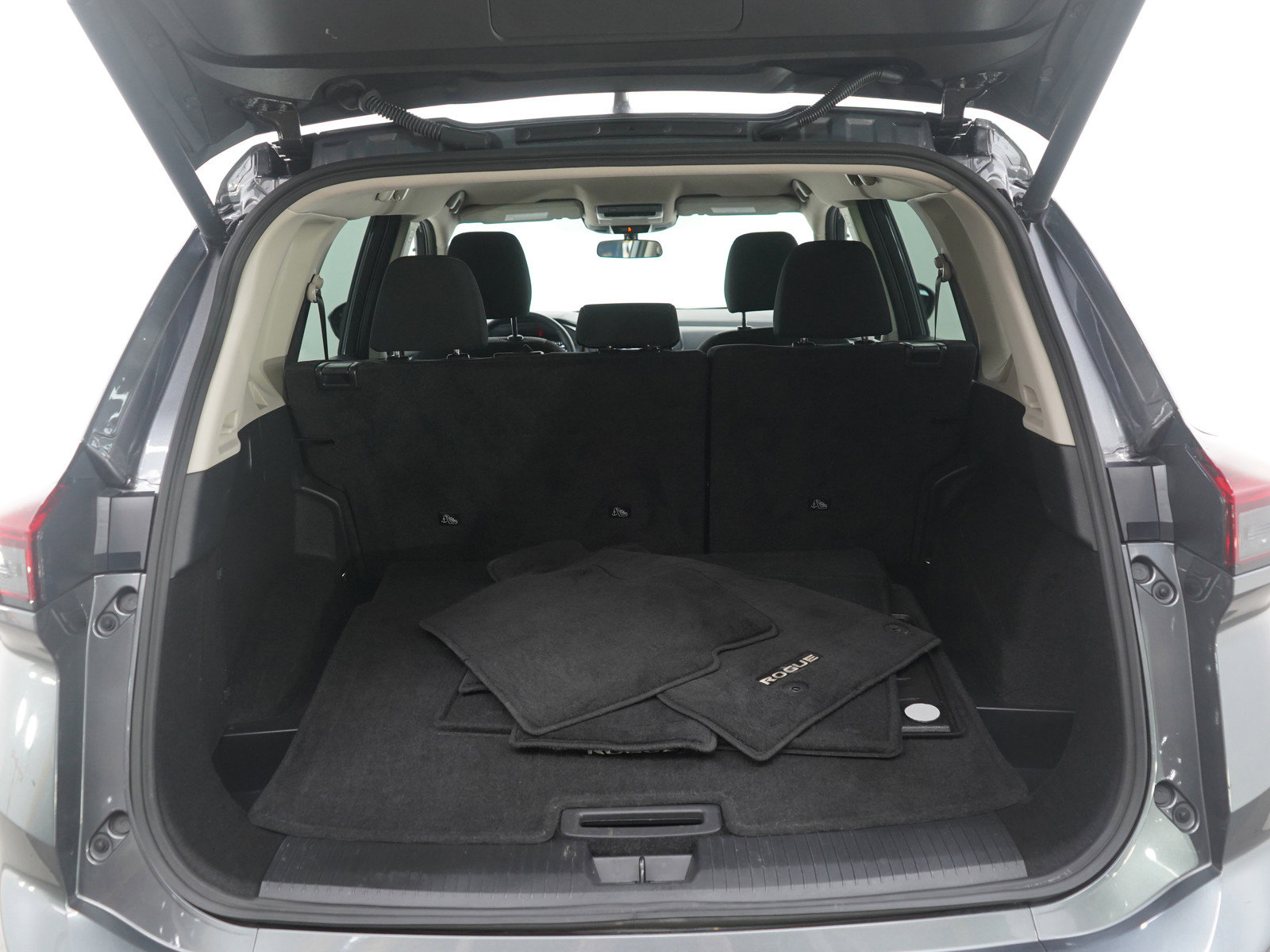Used 2025 Nissan Rogue SV image 16