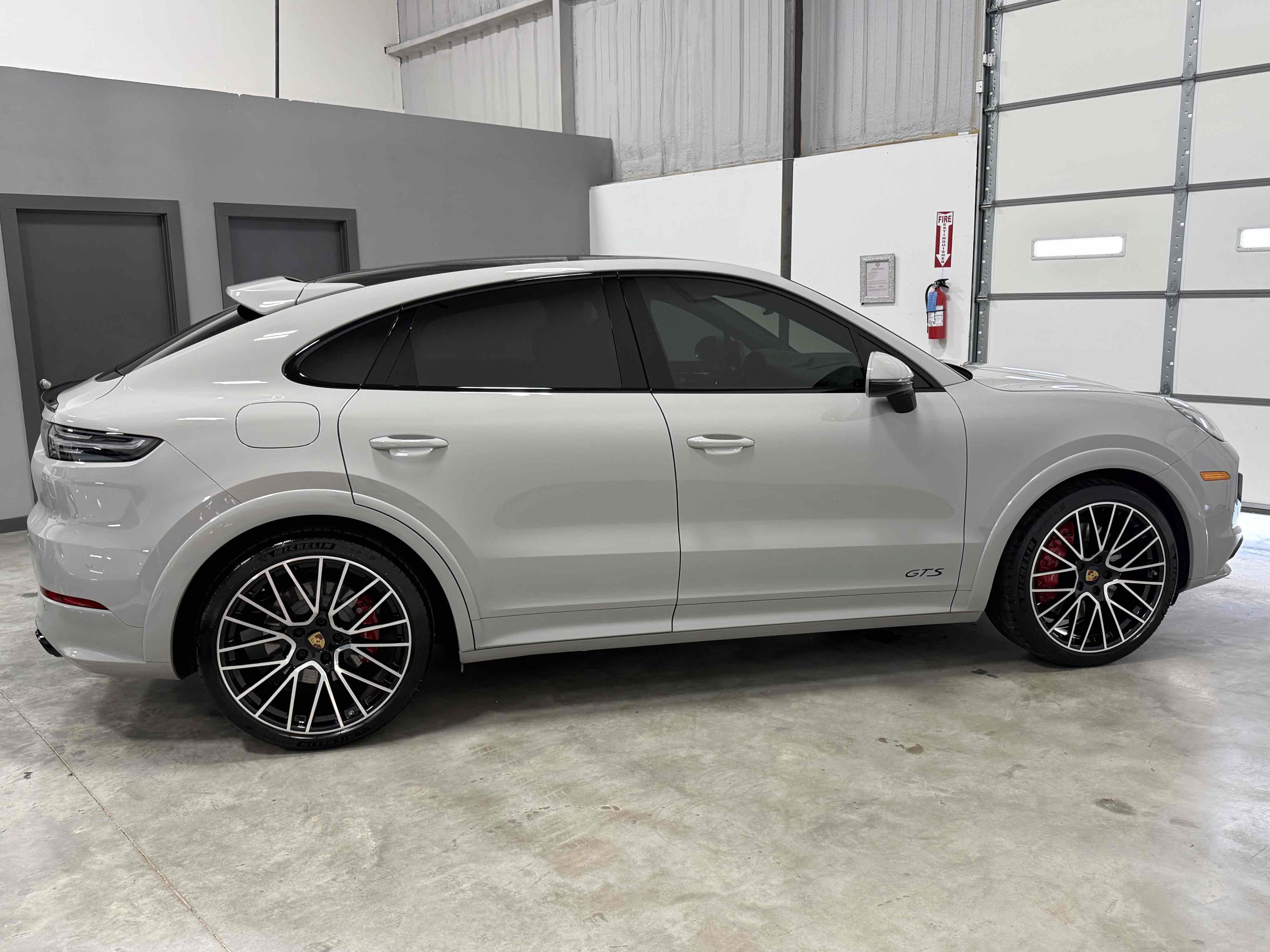 Used 2022 Porsche Cayenne GTS AWD/4WD image 33