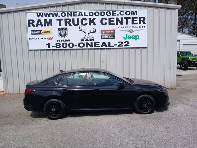 Used 2025 Toyota Camry LE image 2