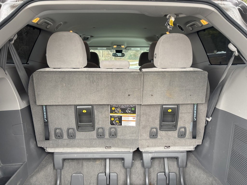 Used 2018 Toyota Sienna LE image 17