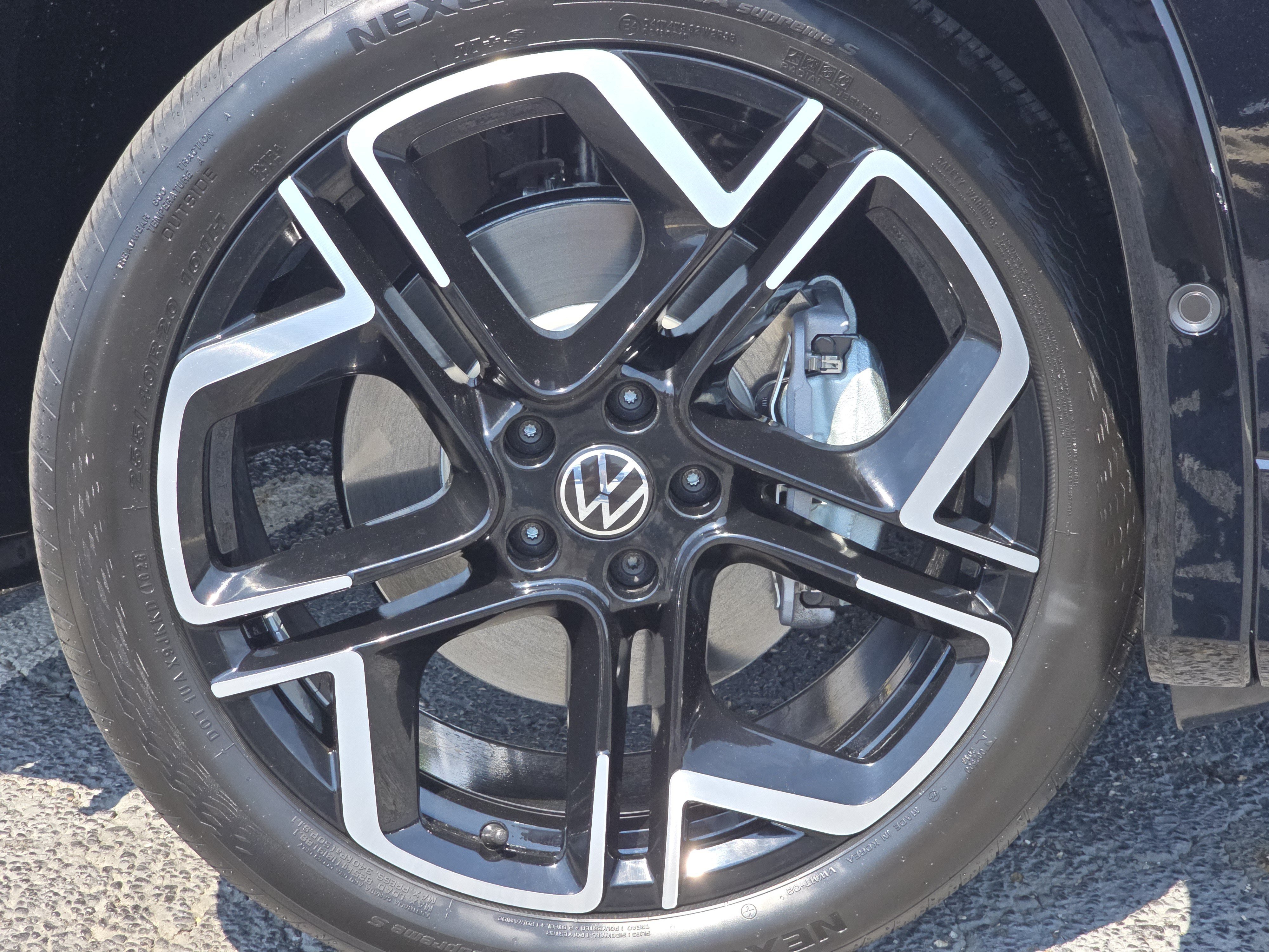 New 2026 Volkswagen Tiguan SEL R-Line AWD/4WD image 17