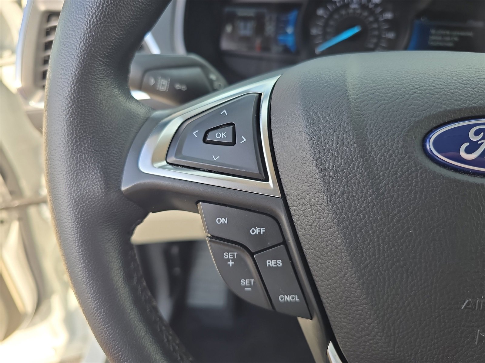 Used 2023 Ford Edge Titanium image 22