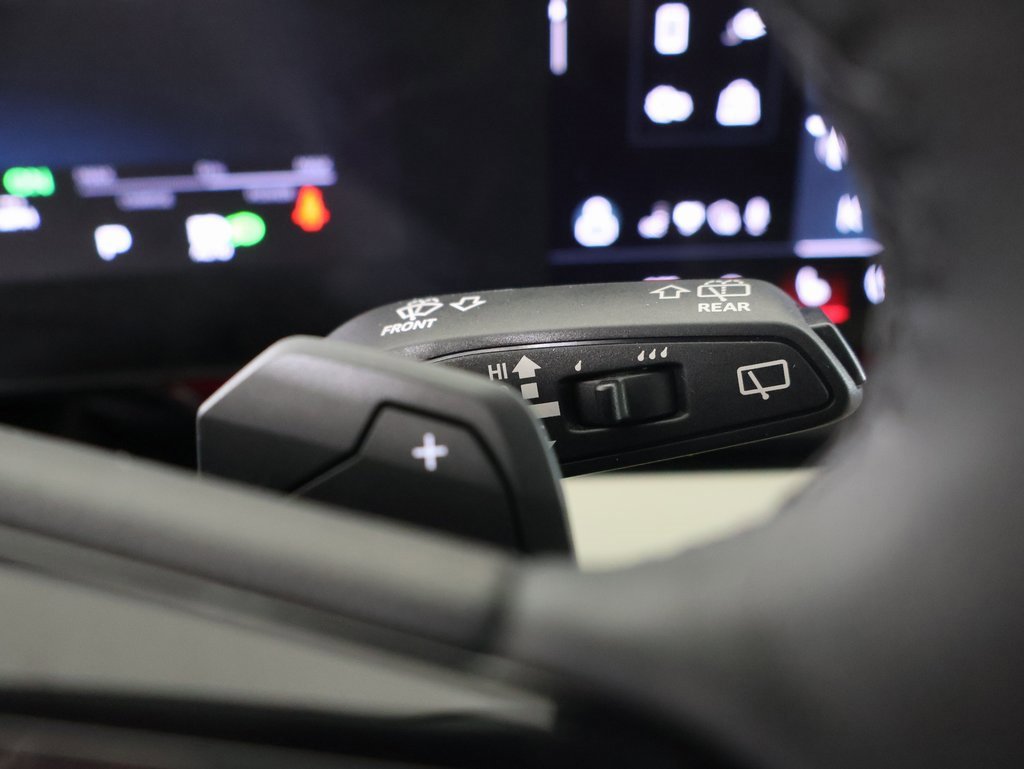 Used 2025 Audi Q6 e-tron Premium Plus image 31