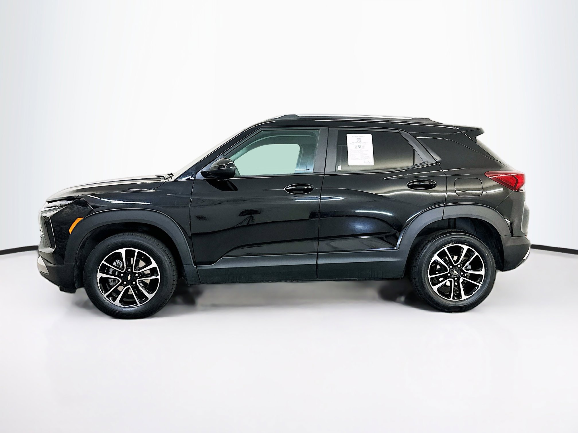 Used 2025 Chevrolet TrailBlazer LT AWD/4WD image 4
